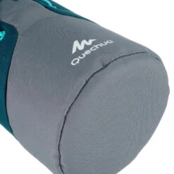 Quechua Housse Isotherme Pour Gourde Randonnée 1,2 à 1,5 Litre Gris/bleu -Célèbre Camping Magasin housse isotherme pour gourde randonnee 12 a 15 litre grisbleu 2